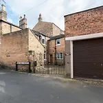 3 Bed In Oc-s018 * Scarborough